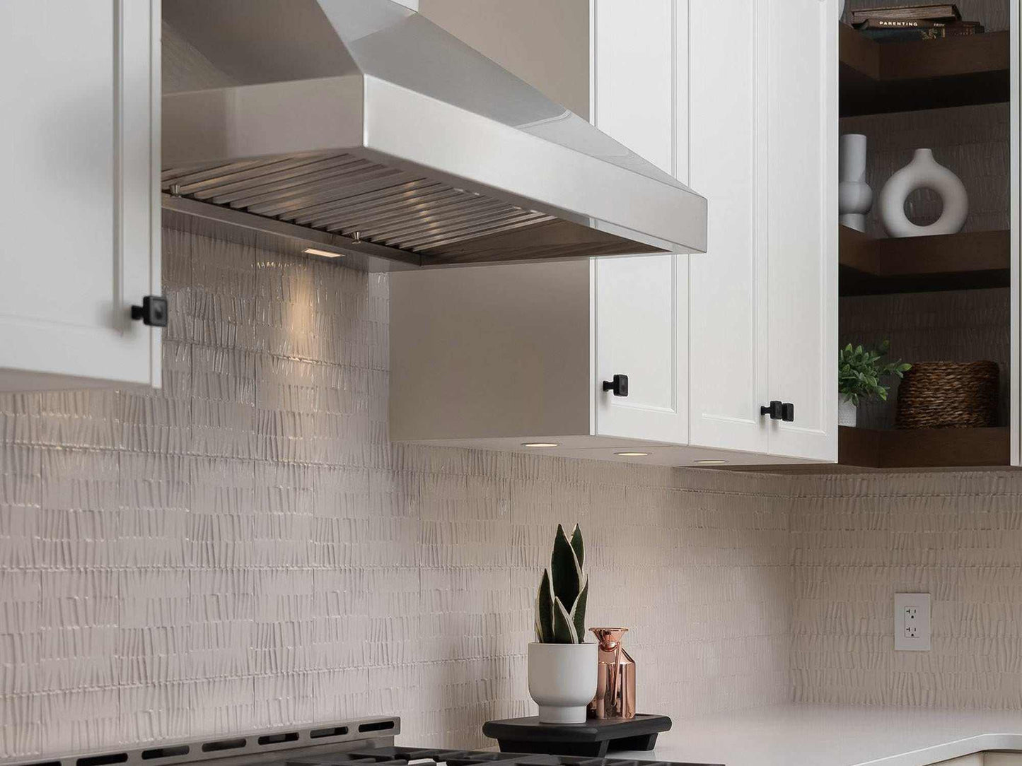 36 Inch 750 CFM Wall Mount Range Hood - VICTORY Twister